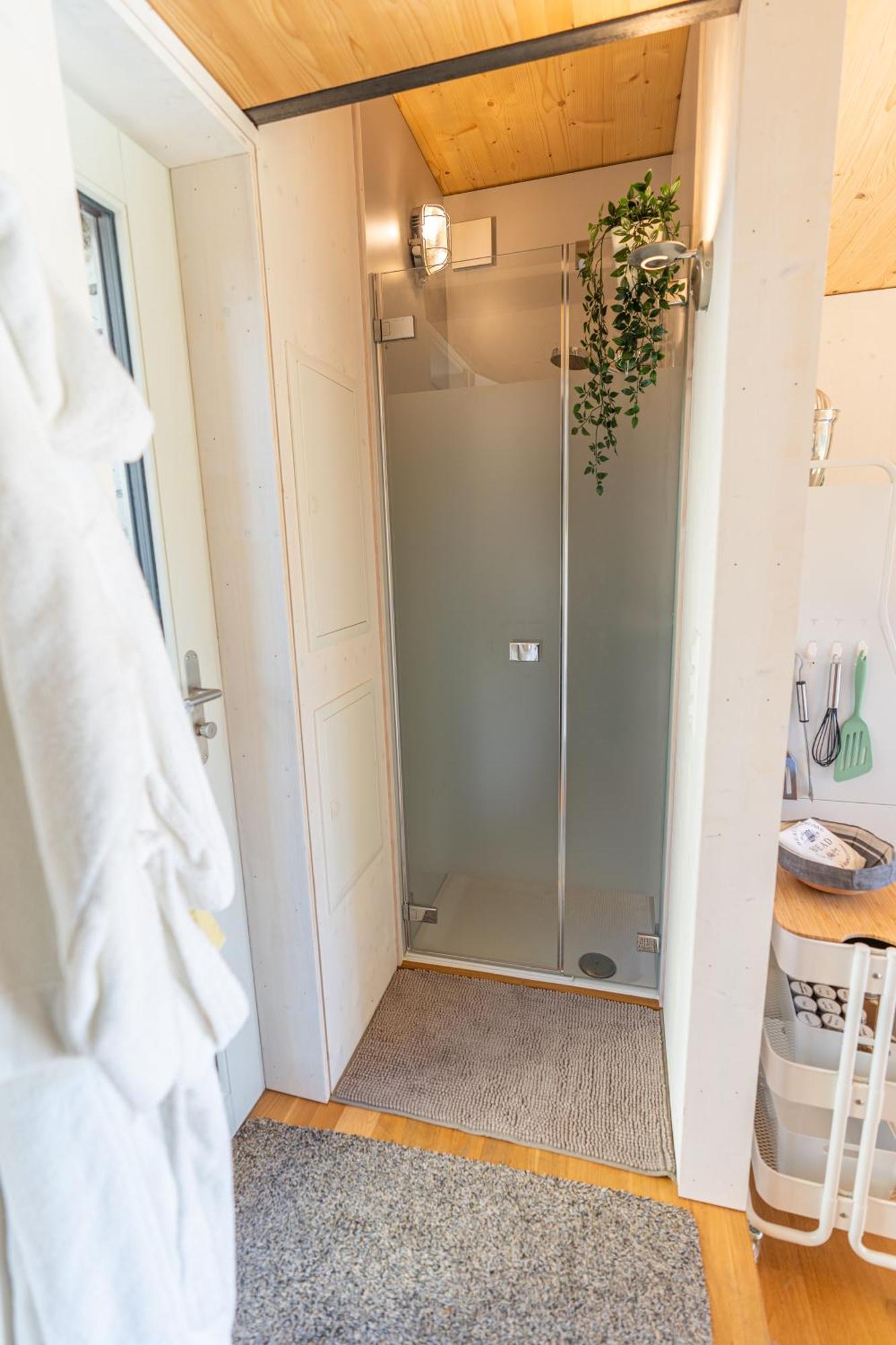 Tiny House Chez Claudine - Relaxen, Workspace, Naehe Thermen, Netflix, Free Parking & Wifi Бругг Экстерьер фото